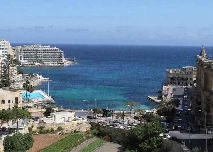 2 Bedrm Seaview Balluta Bay * Sliema